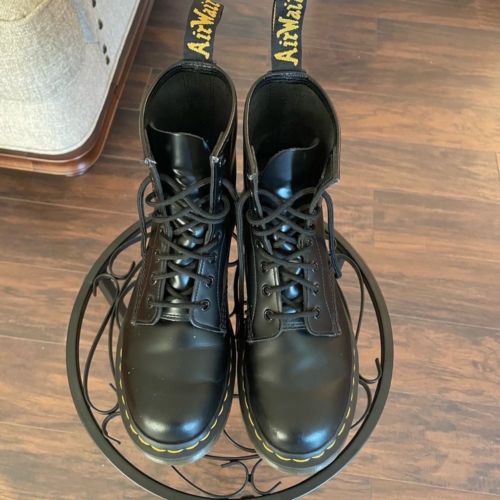 Dr. Martens 1460 Women’s Smooth Leather Boots